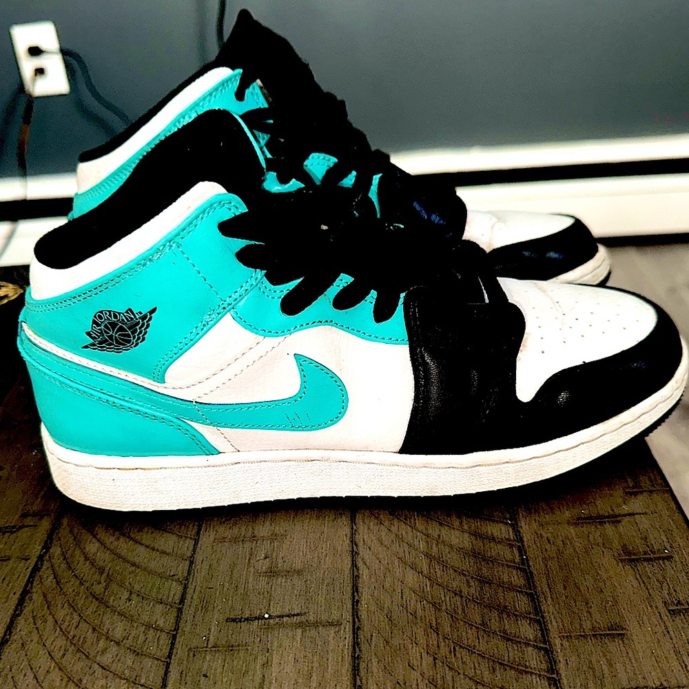 2021 Air Jordan 1 Mid GS 'Tropical Twist' size 7Y